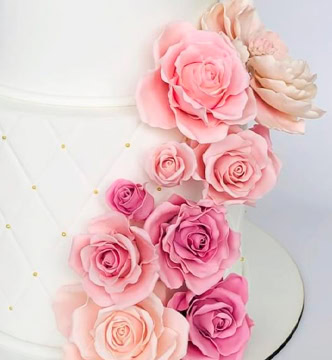 torta con flores en porcelana fróa